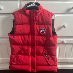In great shape Canada Goose Vest!!!!!